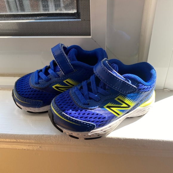 New Balance kids running shoe - Picture 2 of 6
